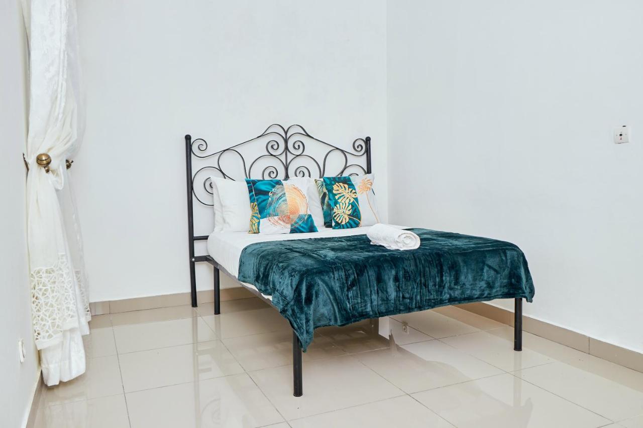 L'Immeuble Queen M.N.M Douala Esterno foto